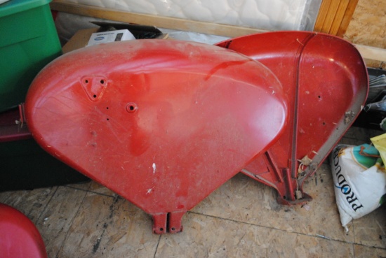 Pair of fenders for 560, very good condition