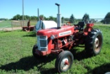 International 300 Utility tractor, wf, fenders, T/A, rear wheel weights, 540 pto, Quickhitch, shows