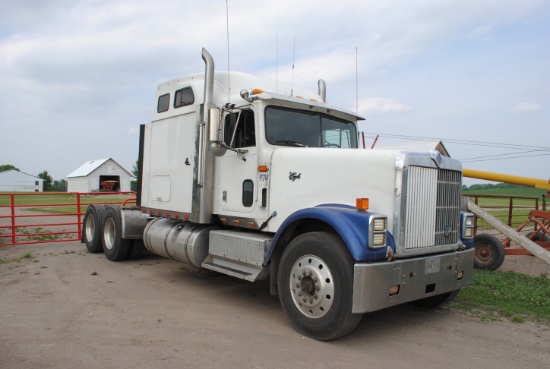 1997 International 9300 Eagle, Red Top Cummins N14, 18-speed Eaton transmission, 72" stand-up sleepe
