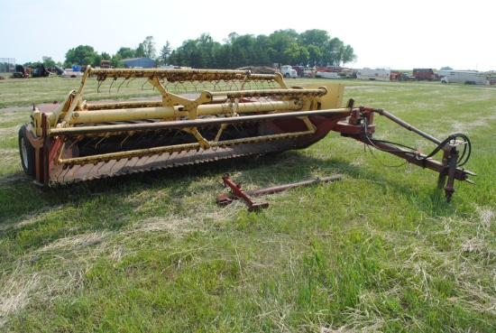 New Holland 495 haybine, 13' foot, with a transport hitch, works