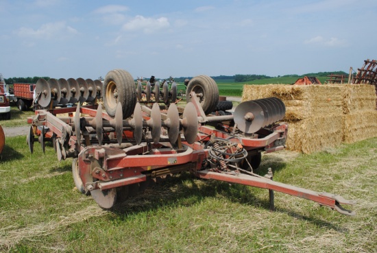 Kewanee 20' wingfold disc, hydraulic wing fold, disc cleaners