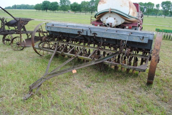 Minneapolis Moline Grain Drill with grass seeder, 10'