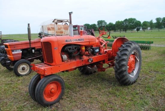 Allis Chalmers 'WD', narrow front, 540 pto, fenders, fronts 6.00-16, rears 13.6-28, runs, owner stat