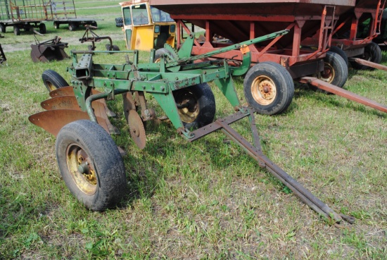 John Deere F650A 3-bottom plow
