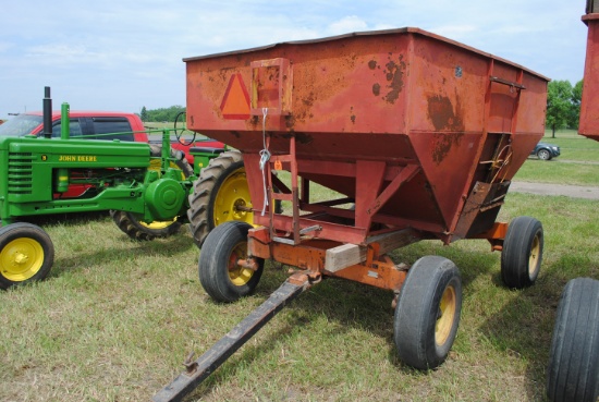 J&M Model 250-7 Gravity box on MN Jumbo 10 running gear with extendable pole