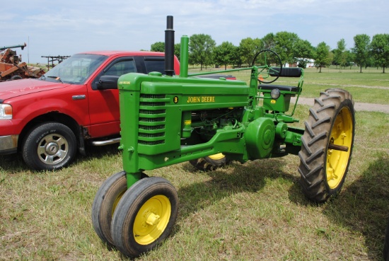 John Deere 'B', narrow front, 540 pto, runs & drives, 5.50-16 fronts, 11.2-38 rears, KEY, Serial No.
