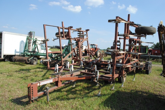 Wil-rich 22' field cultivator with hydraulics