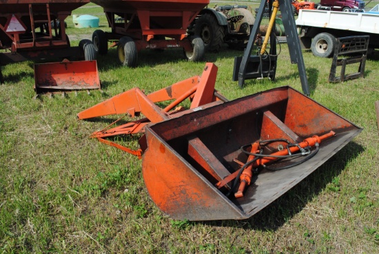 Paulson hydraulic loader with 80" trip bucket and extra manure bucket