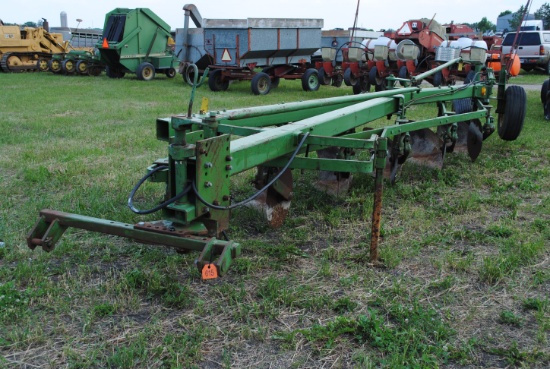 John Deere 1350/1450 6-bottom plow