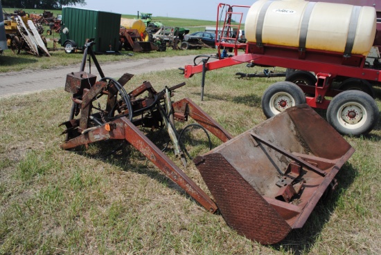 Loader that fits 82N Ford