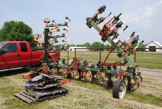 Glencoe 12-row cultivator with rolling shields, hydraulic wings