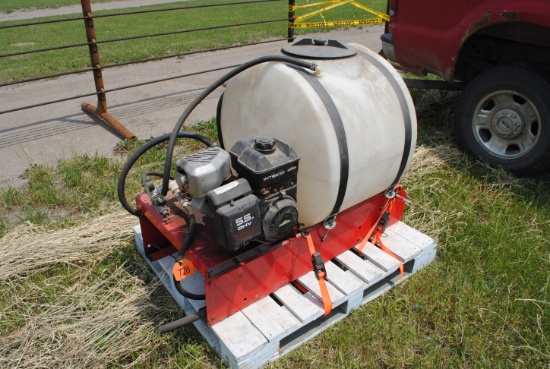 Spray tank with gas Briggs & Stratton 5.5HP motor with wand, has not ran in 5 years