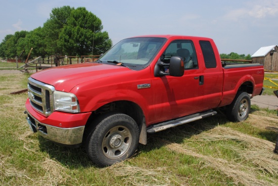 2005 F350 XLT extended cab truck, 4WD, 5.4L gas, automatic, 6.5' box, power windows/locks, cloth int