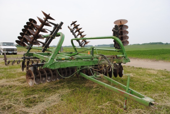 John Deere 235 Disc with wings, approx. 19'11", 9" spacing, cone blades, 21-1/2" blades, has origina