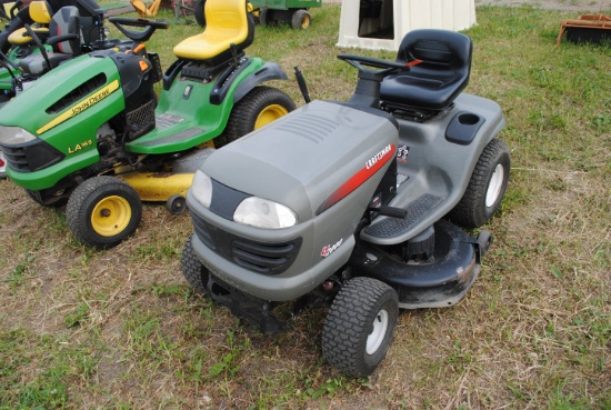 Craftsman LT2000 riding mower, 42" deck, Briggs & Stratton 18.5HP, battery is dead but it runs & dri