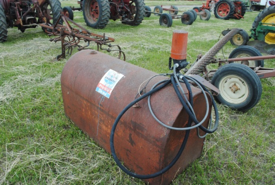 Pick-up box fuel tank with 12V pump