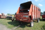 Gehl 920 silage box on MN Rugged 8 running gear, 14', extendable pole