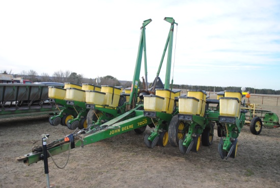 John Deere 7200 Planter, 12-row, w/ seed  discs & monitor, corn & bean plates
