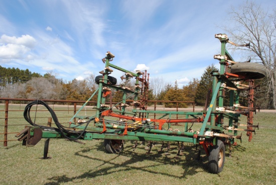 Glencoe Field Cultivator w/ 3 bar Harrow, 26', Hydraulic lift, hydraulic wings