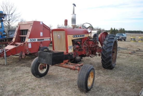 Farmall 504 Tractor, fenders, wide front, second owner, power steering, 540 pto, hydraulics, 9.5L-14