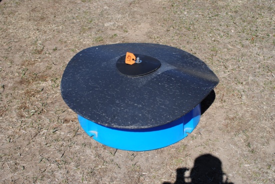 Pride of the Farm mineral feeder, new