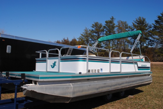 1996 20' Kennedy Pontoon, with Evinrude 25HP motor with tilt & trim, swim ladder, owner states "fres