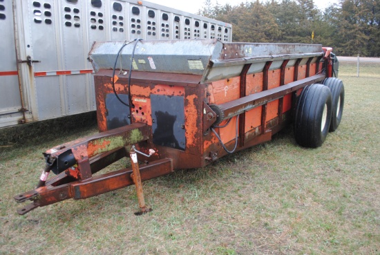 H&S Manure Spreader -Mod. 430 chain driven poly floor, poly sides, single beater, pto, recently chec