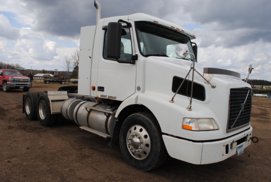 **T** 2007 Volvo TR V V N- Semi Tractor 12L, VED12 motor, 435hp, Easton Auto-shift transmission, Day