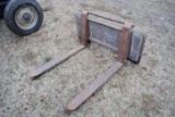 Pallet Forks w/ Universal Skidsteer mount