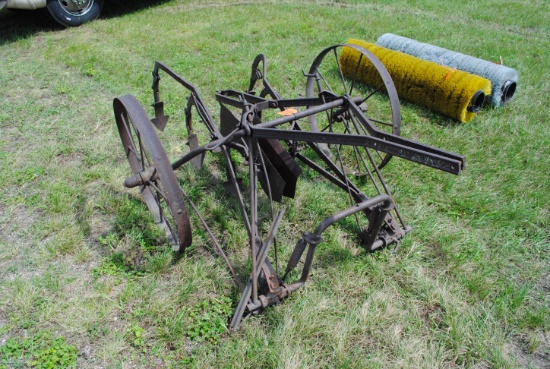 Old time cultivator
