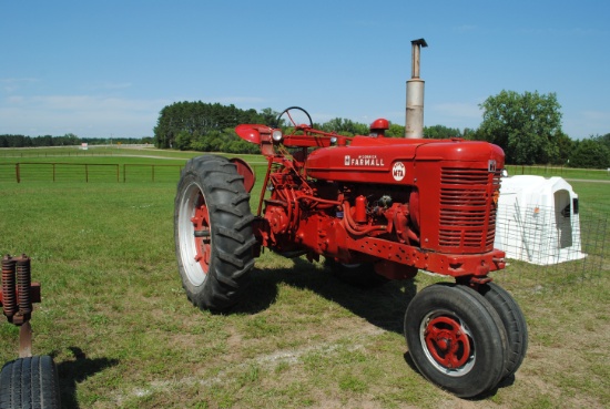 1954 Farmall Super M-TA tractor, narrow front, rear axle weights, fenders, 540 pto, 6-volt, 6.00-16S