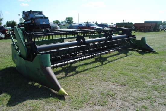 John Deere 220 20' Bean head with poly reel fingers