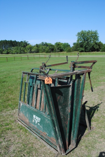 Big Valley Calf Chute with squeeze and tip