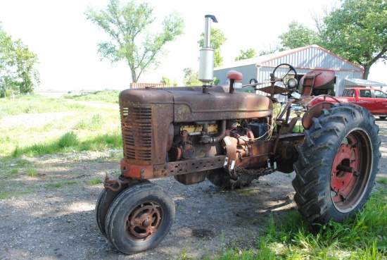 Farmall Super 'M' Tractor, gas, narrow front, rear axle weights, clam shell fenders, 540 pto, single