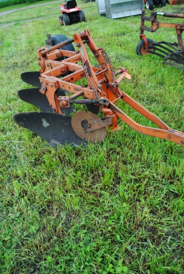 Allis Chalmers 3-bottom plow