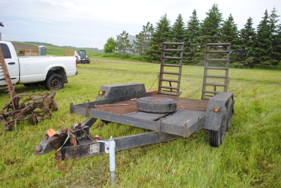 **T** 1992 Clum 6'x15' Trailer, flip-down ramps, fenders, expanded metal floor, 6-bolt rims, tandem