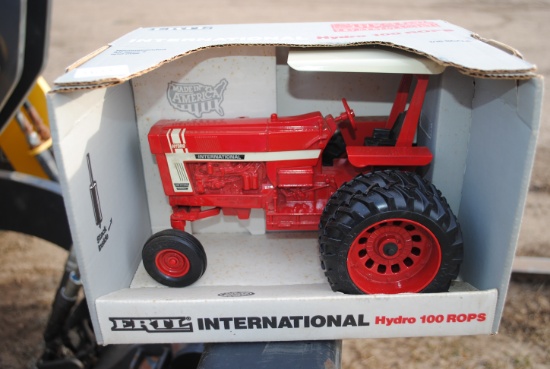 Ertl 1/16 International Hydro 100 ROPS in box