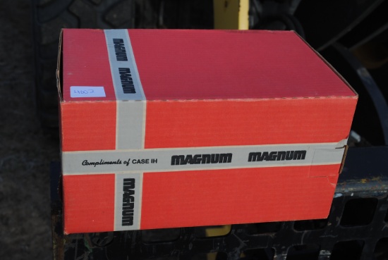 Ertl 1/16 1987 7130 MFD Magnum in box- box has water damage