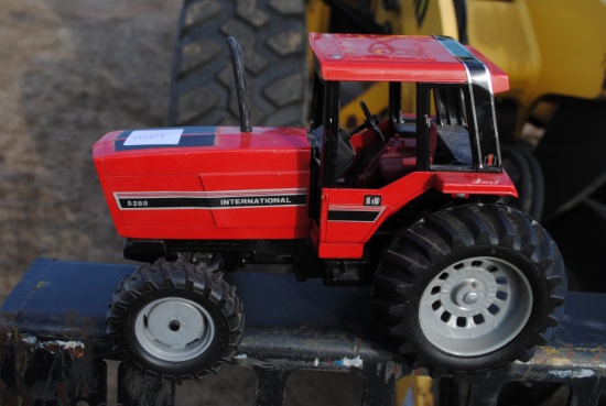 Ertl 1/16 International 5288 MFWD no box