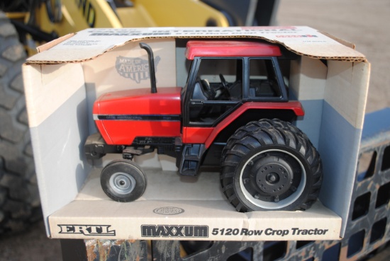 Ertl 1/16 Case International Maxxum 5120 Row Crop tractor, in box