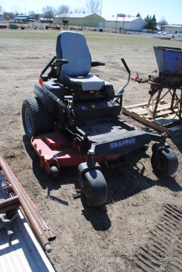 Snapper zero turn lawn mower 1714.9 hours showing, 61" deck, Kohler 27HP en