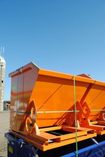 Unused 2025 Greatbear (1CY) Self-dumping Hopper, fork pockets