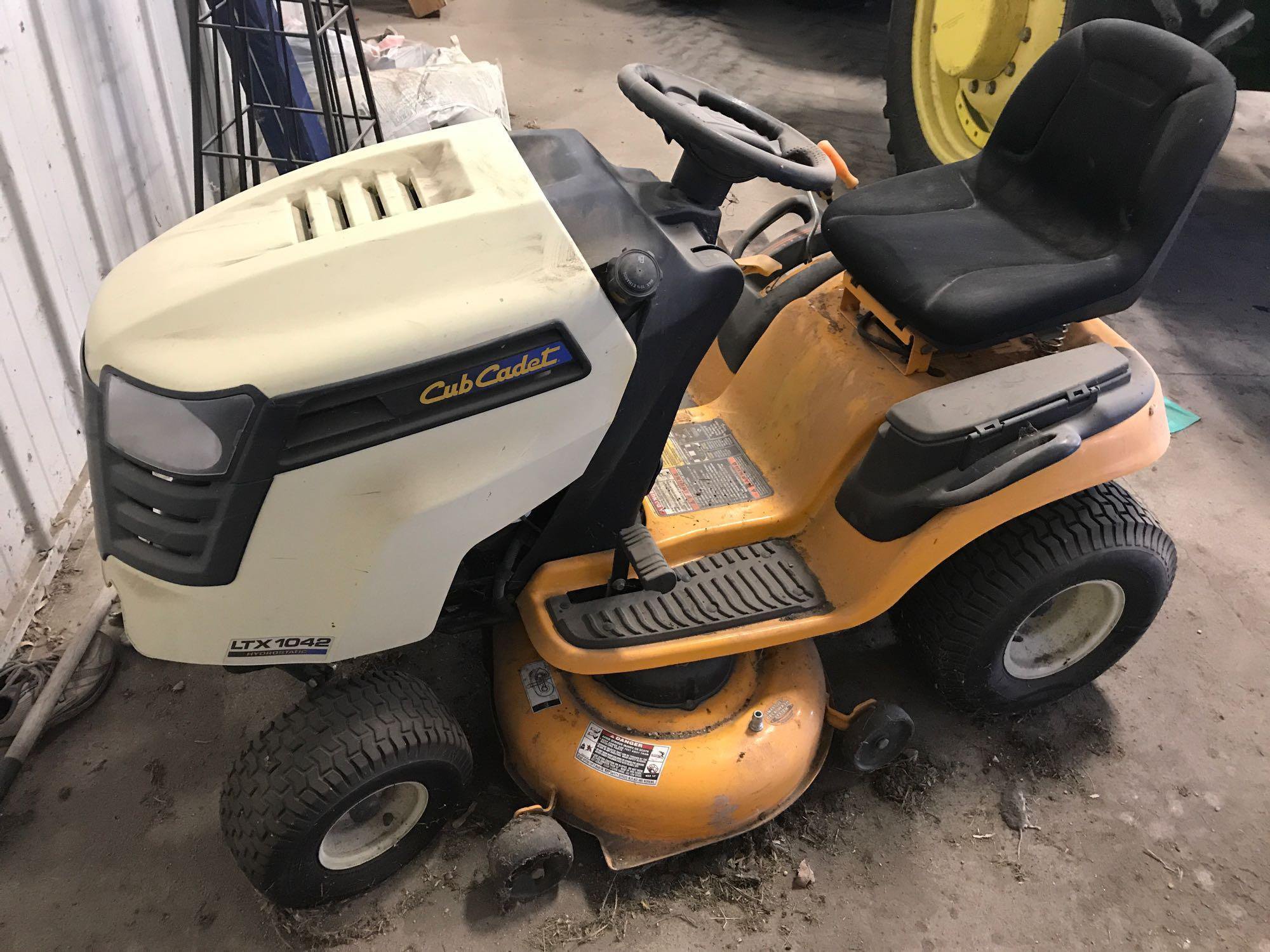 Cub Cadet 1042 LTX Lawnmower Proxibid