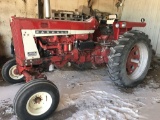 Farmall 806 D Tractor