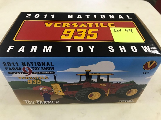 Versatile "935" 4wd Tractor National Farm Toy SHow 2011 NIB