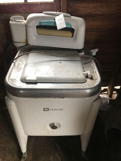 Maytag wringer/washer. Nice condition!