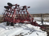 Case IH #4800 Vibra Shank 28' field cultivator w/ sweeps and 3-bar drag, oscillating tandems. Nice