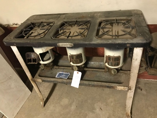 1919 Perfection Stove company, 3 burner kerosene stove