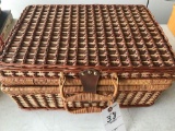 12'' x 17'' x 7'' wicker picnic basket compartment w/ accessories.