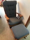 Beautiful swivel rocker w/ rocking Ottoman. - NO SHIPPING